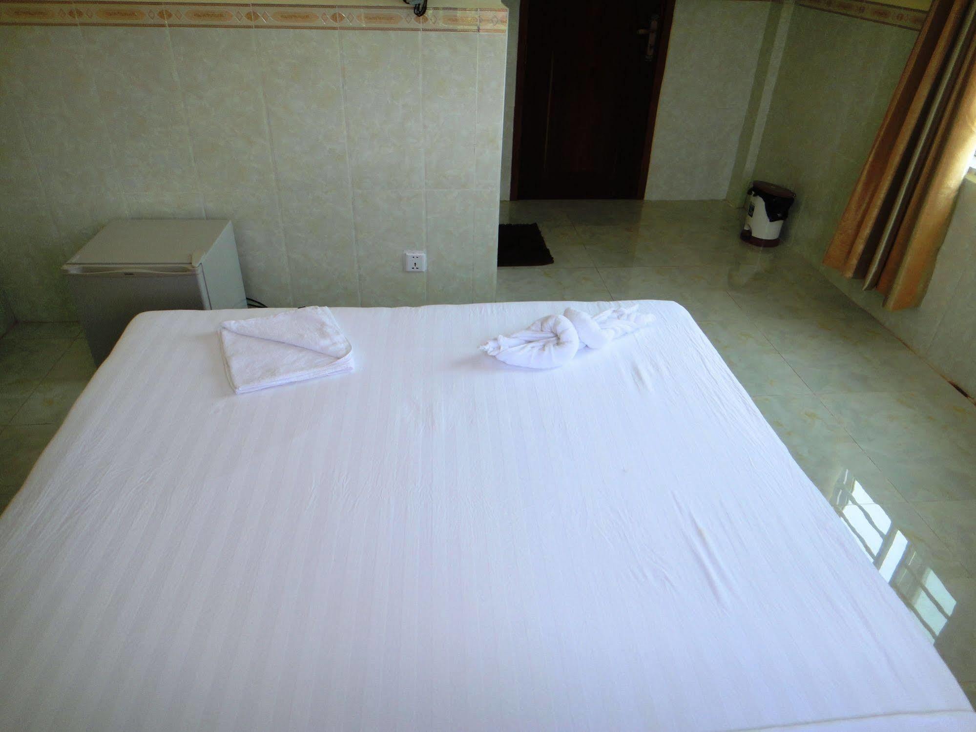 Borey Vatanac Guesthouse กำปอต ภายนอก รูปภาพ